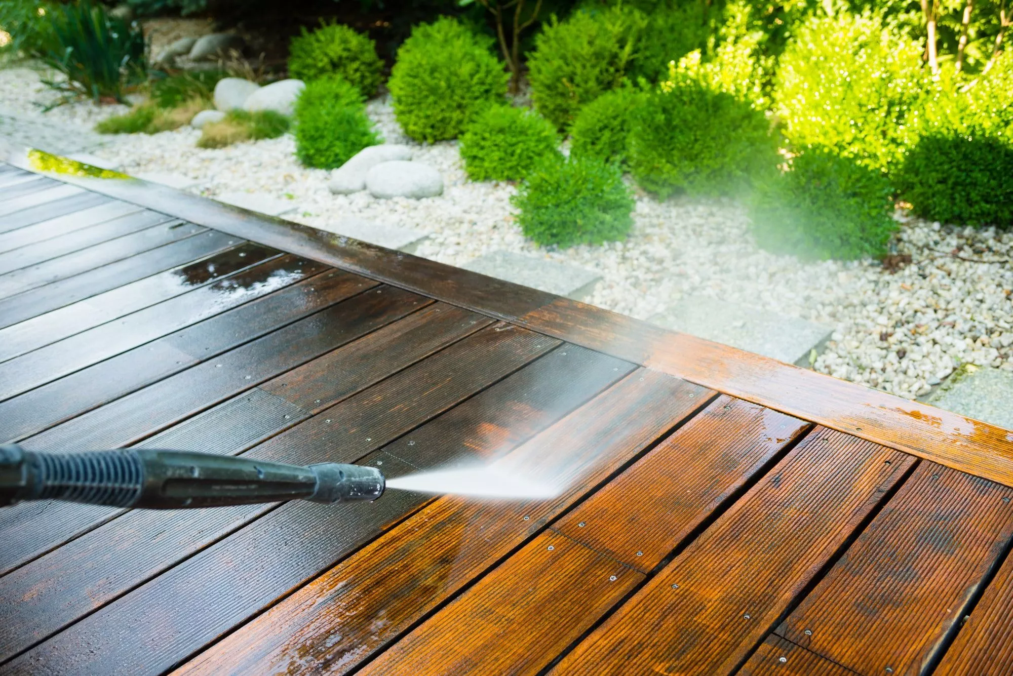 Deck-Cleaning