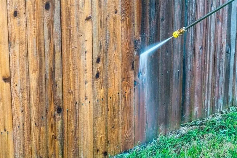 Fence-Cleaning
